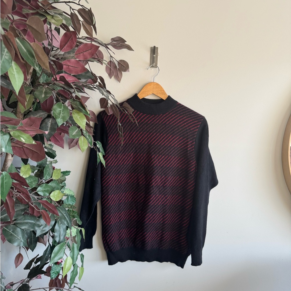 Cashmere Black and Red Striped Crewneck Sweater